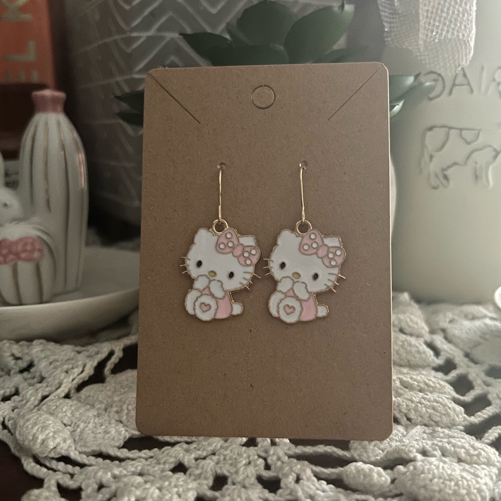 * 3 for $20* Giggling Hello Kitty Hearts Earrings
